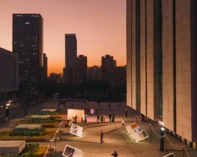 合肥中心图书馆临设“阳光小屋” 市民可体验绿电即发即用